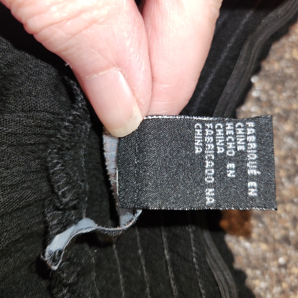 Forever 21 Contemporary Black Embroidered Ruffle Sleeve Top Size S Round Neck - Picture 7 of 8